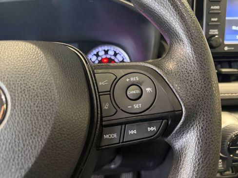 Used 2022 Toyota RAV4 XLE AWD/4WD image 23