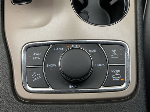 Used 2015 Jeep Grand Cherokee Overland image 21