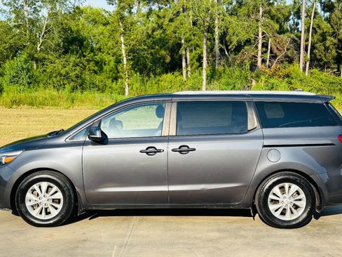 Used 2016 Kia Sedona LX w/ LX Essentials Premium Package image 8
