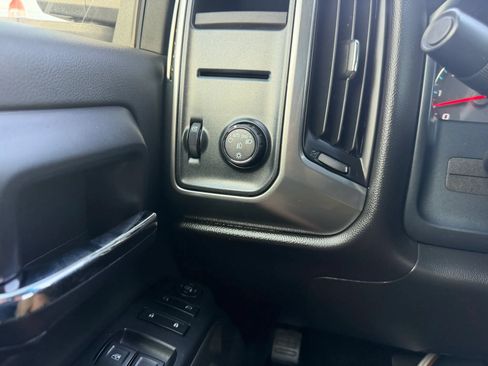 Used 2018 Chevrolet Silverado 1500 LT w/ Texas Edition RWD image 16
