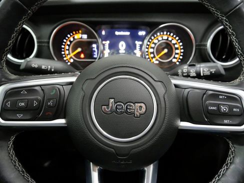 Used 2019 Jeep Wrangler Unlimited Sahara image 17