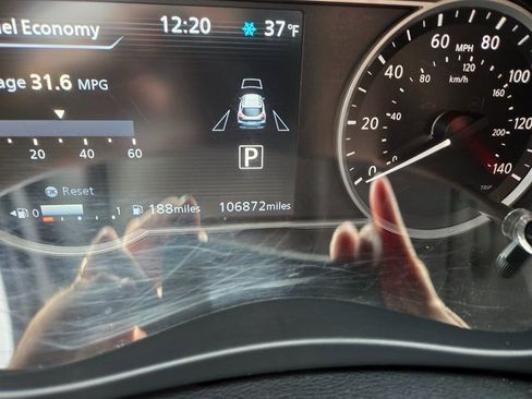 Used 2020 Nissan Kicks SR image 3