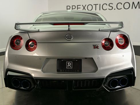 Used 2024 Nissan GT-R Premium w/ Floor Mat Package AWD/4WD image 9