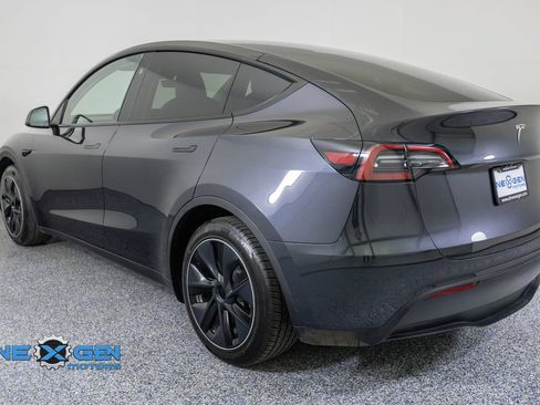 Used 2024 Tesla Model Y Long Range AWD/4WD image 5