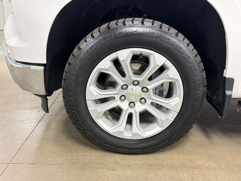 Used 2023 Chevrolet Silverado 1500 LTZ AWD/4WD image 10