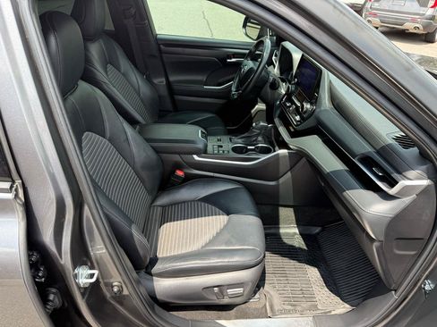 Used 2023 Toyota Highlander XSE FWD image 23