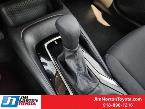 Used 2025 Toyota Corolla LE FWD image 20