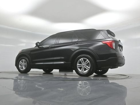 Certified 2024 Ford Explorer XLT RWD image 44