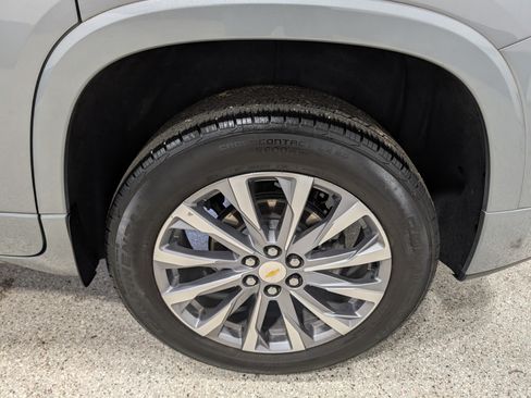 Used 2023 Chevrolet Traverse Premier FWD image 10
