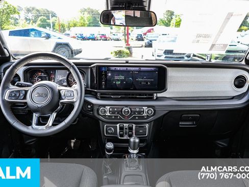 Used 2025 Jeep Wrangler Unlimited Sahara AWD/4WD image 29