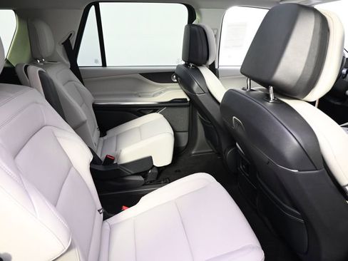 New 2026 Lincoln Navigator Reserve AWD/4WD image 18