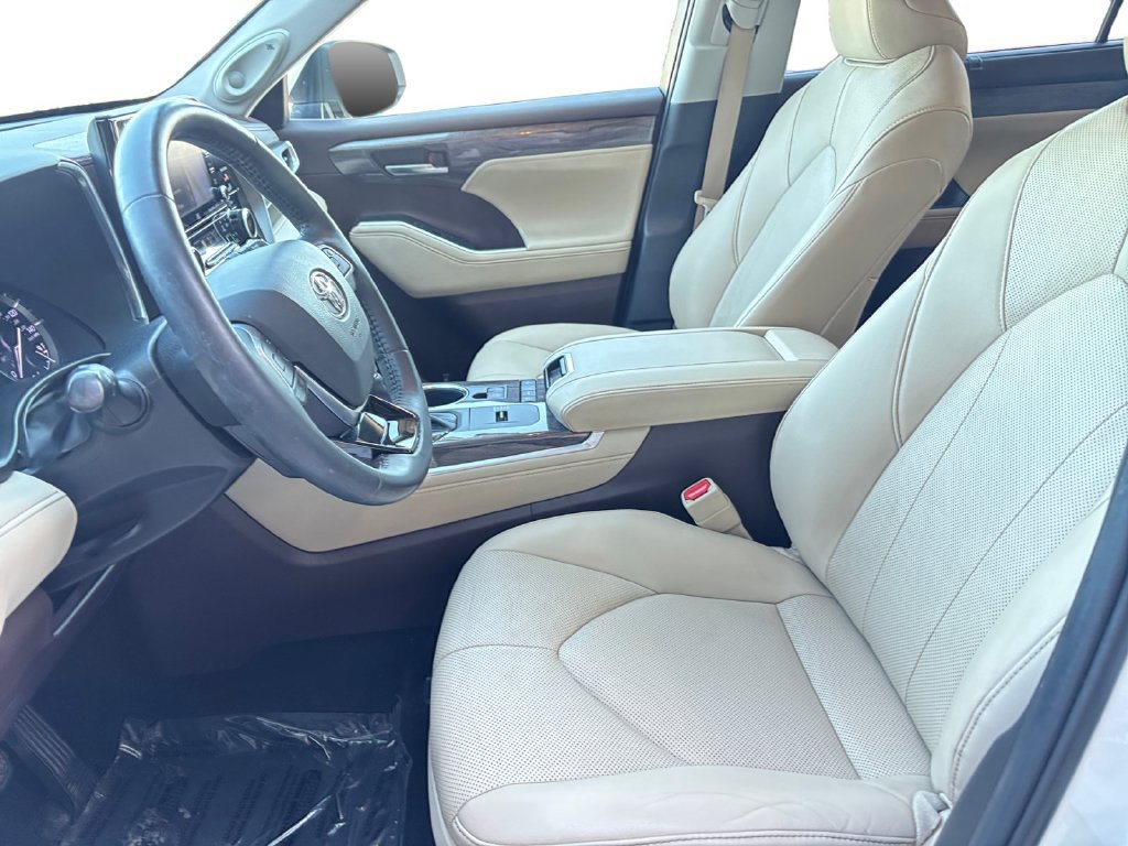Used 2020 Toyota Highlander Limited FWD image 9