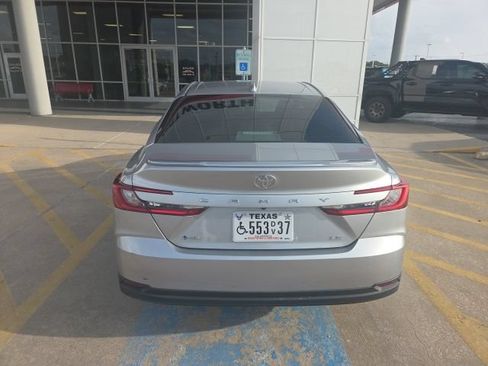 Used 2025 Toyota Camry LE w/ Convenience Package FWD image 7