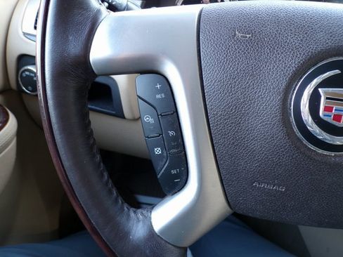 Used 2013 Cadillac Escalade ESV Luxury image 22