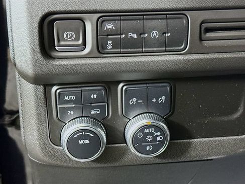 Used 2023 GMC Yukon SLT AWD/4WD image 10