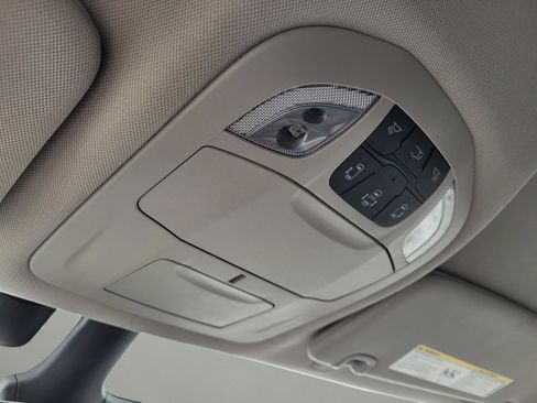Used 2022 Chrysler Pacifica Touring-L FWD image 25