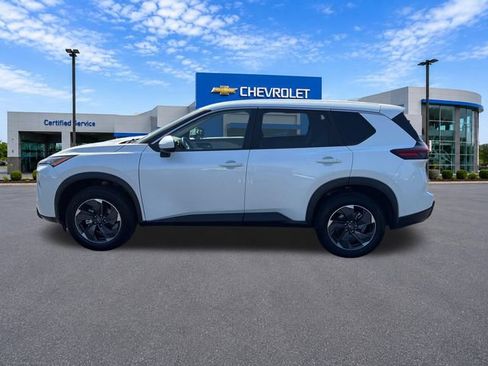Used 2025 Nissan Rogue SV AWD/4WD image 4