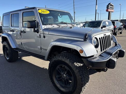 Used 2017 Jeep Wrangler Unlimited Sahara image 7