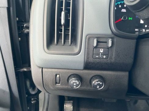 Used 2022 Chevrolet Colorado Z71 AWD/4WD image 8