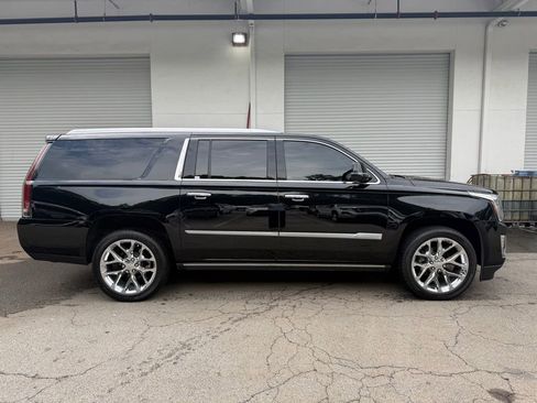Used 2019 Cadillac Escalade ESV Platinum AWD/4WD image 4