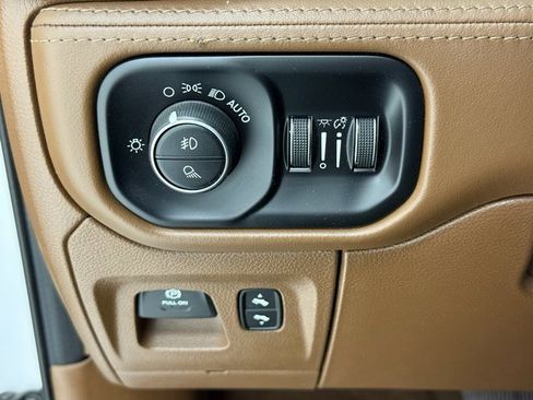 Used 2020 RAM 1500 Limited image 11