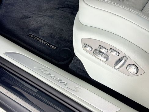 Certified 2025 Porsche Macan S image 18