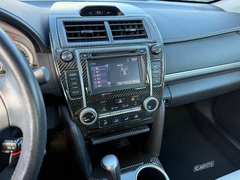 Used 2014 Toyota Camry SE image 9