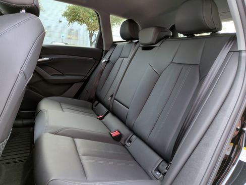 Used 2025 Audi Q6 e-tron Premium w/ Convenience Package image 31