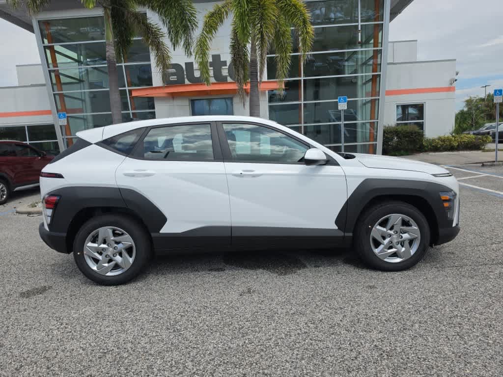New 2027 Hyundai Kona SE FWD image 8