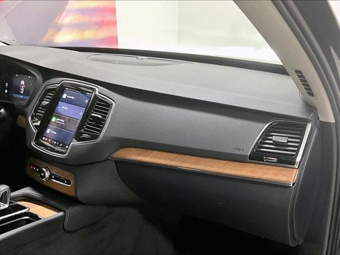 Used 2024 Volvo XC90 B6 Plus image 23