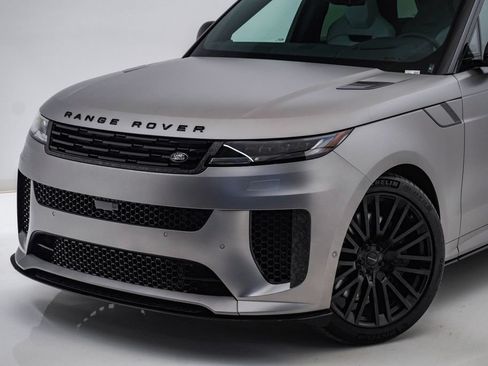 Used 2026 Land Rover Range Rover Sport SV AWD/4WD image 4