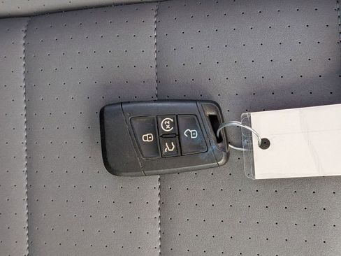 Used 2025 Volkswagen Jetta SE FWD image 35