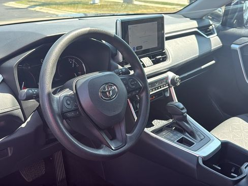 Used 2025 Toyota RAV4 XLE AWD/4WD image 11