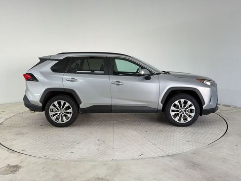 Used 2020 Toyota RAV4 XLE Premium FWD image 8