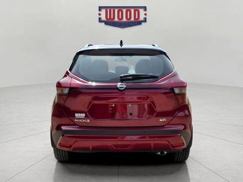 Used 2023 Nissan Kicks SR w/ SR Premium Package FWD image 3