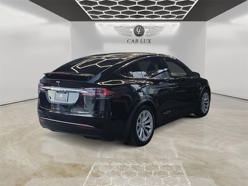 Used 2018 Tesla Model X 75D image 5