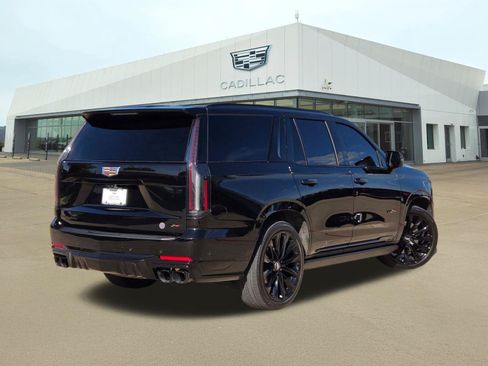 Certified 2025 Cadillac Escalade V w/ LPO, ONYX Package AWD/4WD image 4