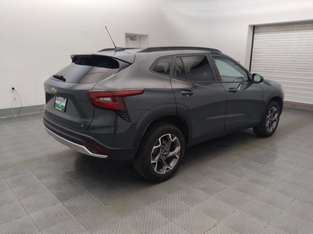 Used 2025 Chevrolet Trax LT FWD image 9