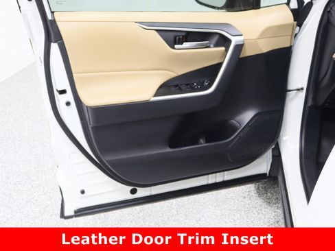 Used 2021 Toyota RAV4 XLE image 12