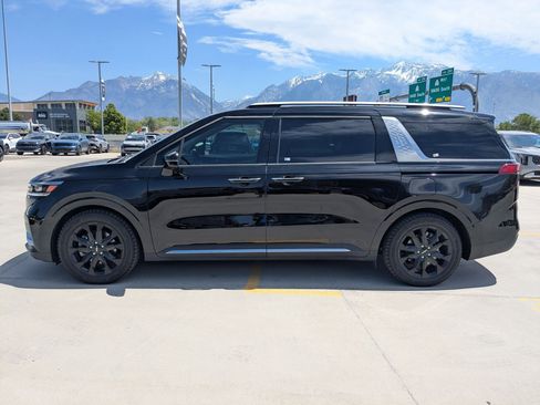 Used 2024 Kia Carnival SX Prestige FWD image 2