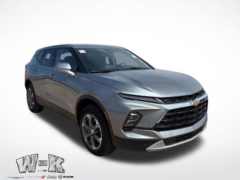 Used 2025 Chevrolet Blazer LT AWD/4WD image 1