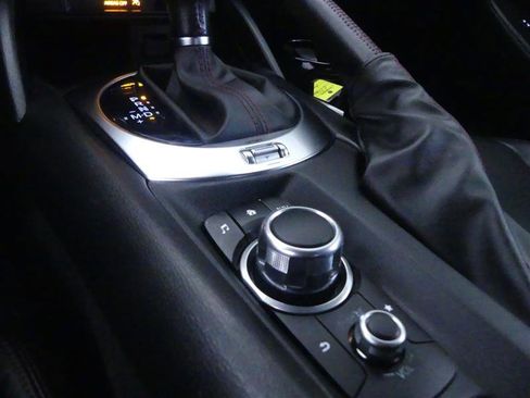 Used 2019 MAZDA MX-5 Miata Grand Touring image 16