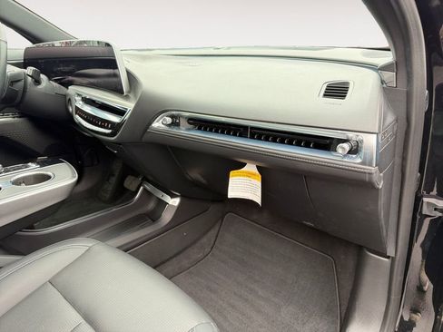 Used 2024 Cadillac Lyriq Sport AWD/4WD image 27