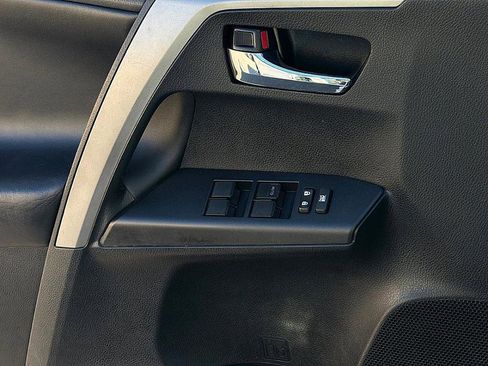 Used 2018 Toyota RAV4 XLE image 19