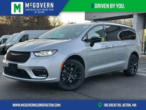 New 2026 Chrysler Pacifica Select w/ S Appearance Package image 1