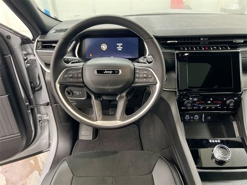 New 2025 Jeep Grand Cherokee Altitude w/ Trailer Tow Package image 20