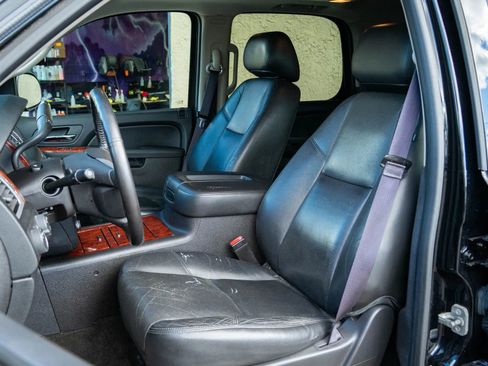 Used 2014 Chevrolet Tahoe LTZ AWD/4WD image 12