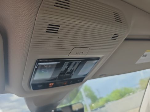 Used 2026 Volkswagen Atlas SE w/ Panoramic Sunroof Package FWD image 31