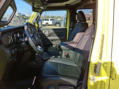 Used 2023 Jeep Wrangler Sahara w/ Cold Weather Group image 13