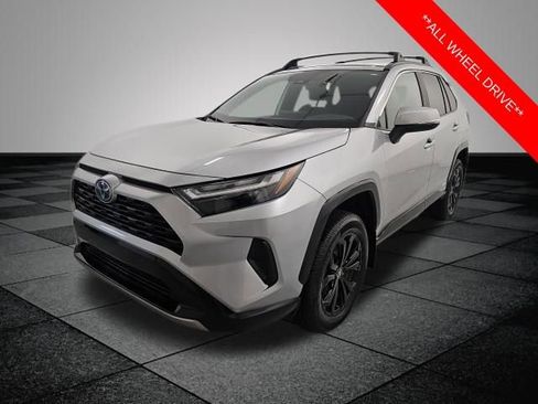 Used 2023 Toyota RAV4 SE AWD/4WD image 3